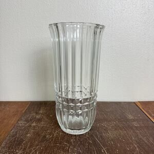 Vintage 1986 FTDA crystal clear glass vase with ribbed‎ and flared design